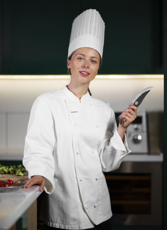 Ellie Clarke z Huusk nožem